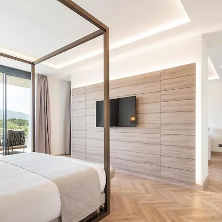 Attica21 4 Superior Отель